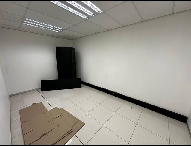 2,221M² WAREHOUSE TO LET IN NORTH RIDING